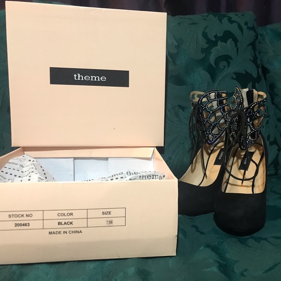 Theme rhinestone zip back suede black pump NWT - Picture 2 of 14